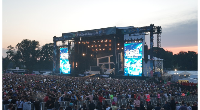   Accueil du centre Quand la Bretagne fait vibrer plus de monde - Auracast™ aux Vieilles Charrues
