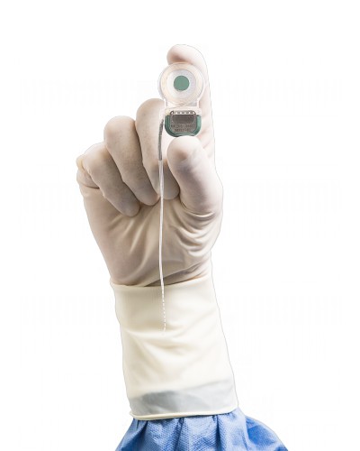 Holding SYNCHRONY Implant